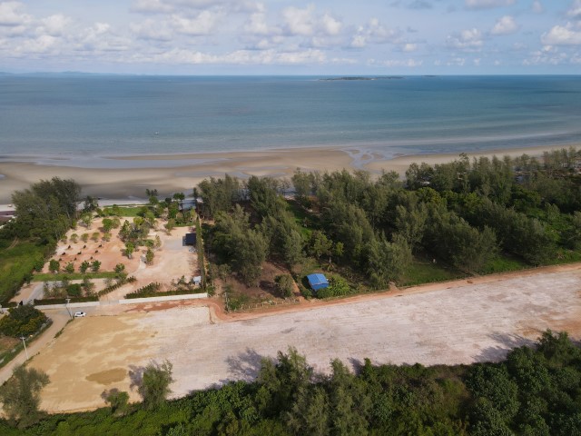 ** ด่วน! ขายถูก !!  ที่ดินติดทะเล 3 ไร่ (หาดส่วนตัว)  ระยอง สวย ทำเลดี ใกล้แหลมแม่พิมพ์ อ่าวไข่